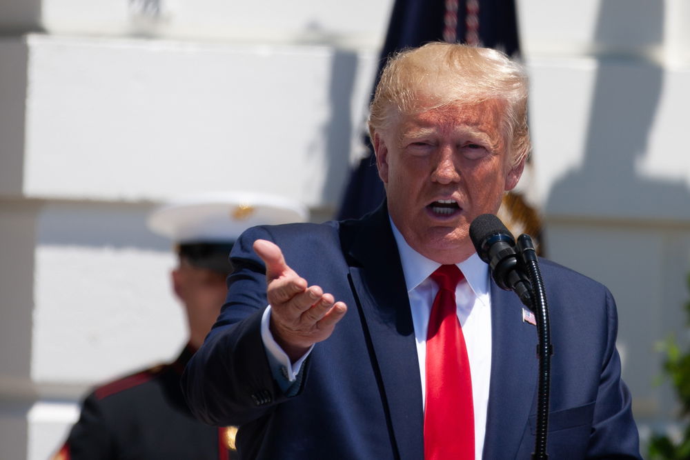 איש מודיעין נוסף העיד על שיחות טראמפ