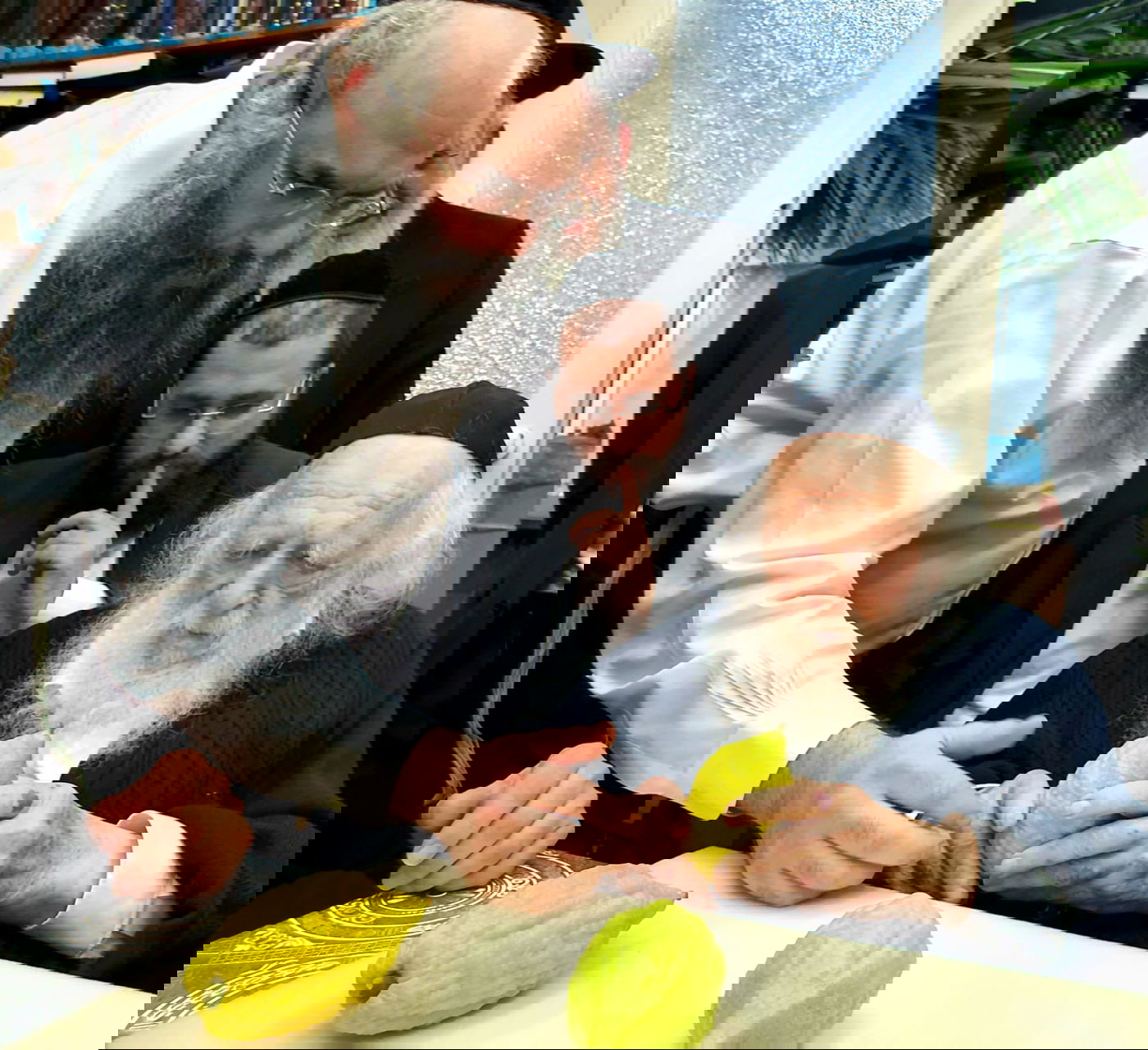 כך מרן שר התורה בוחר את ארבעת המינים • צפו