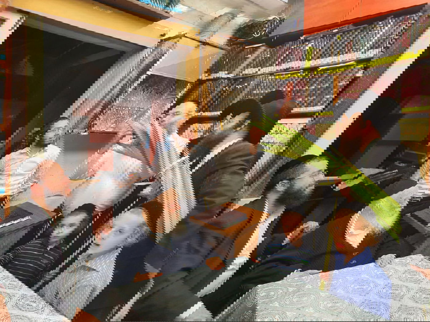 כך מרן שר התורה בוחר את ארבעת המינים • צפו