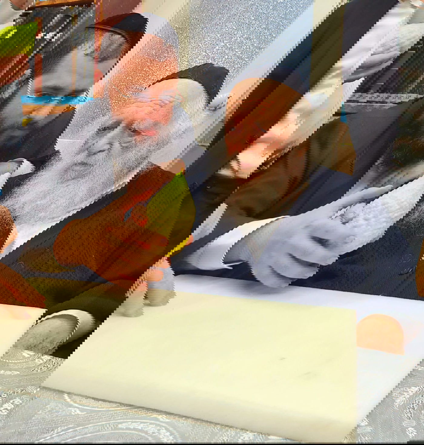 כך מרן שר התורה בוחר את ארבעת המינים • צפו