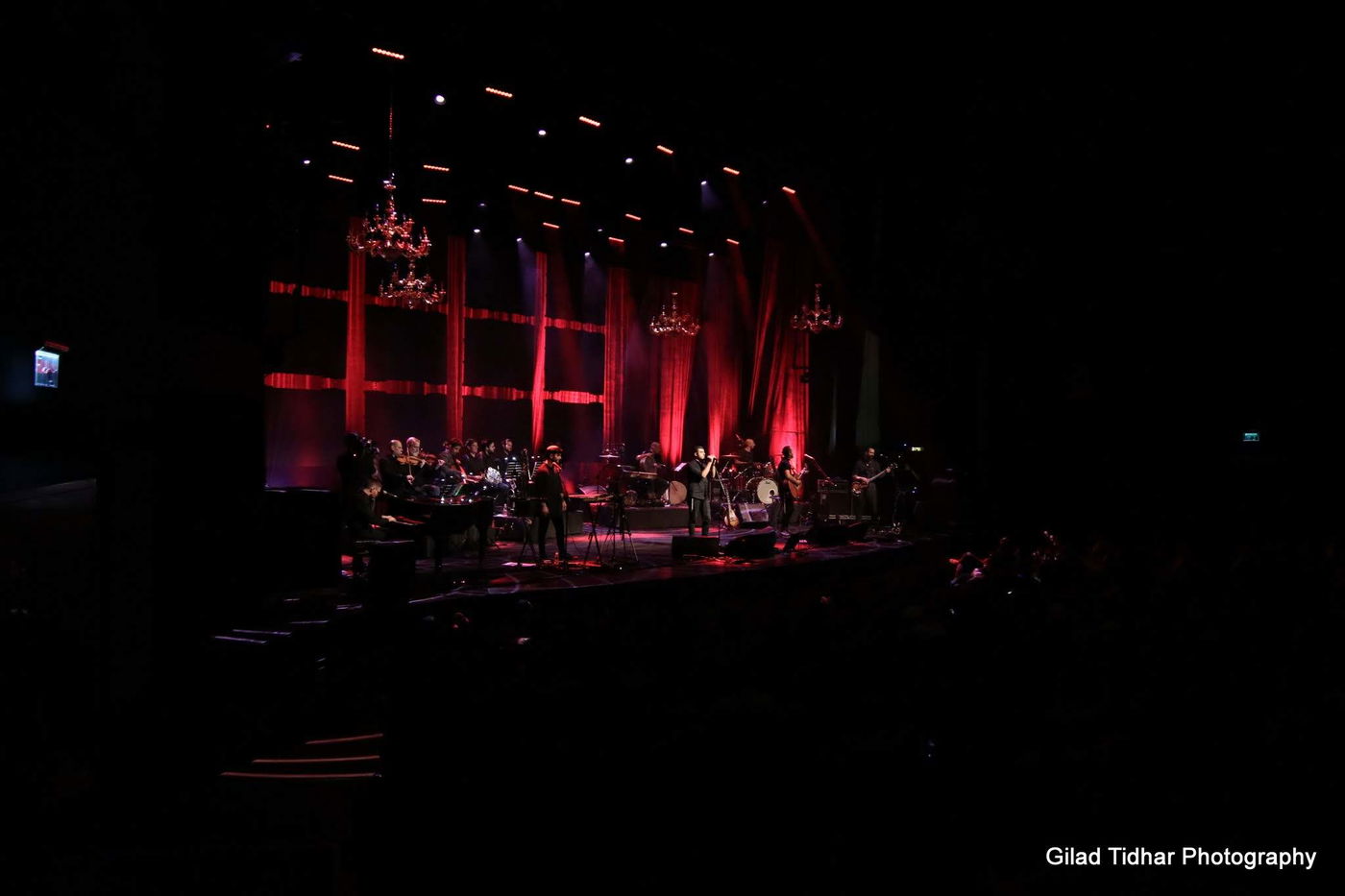 'זמר השנה' השיק את אלבומו החדש במופע