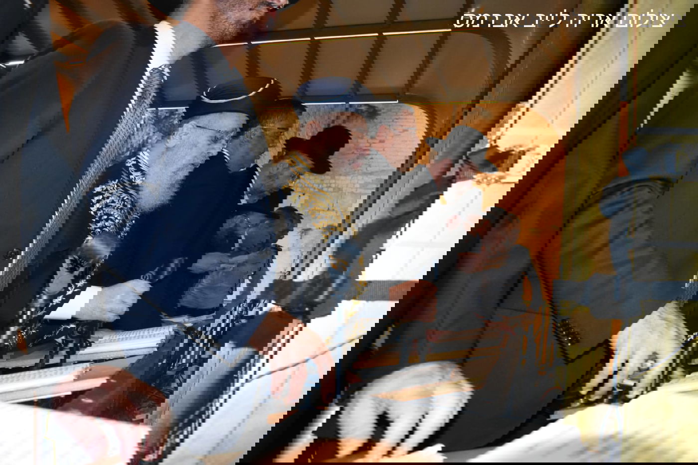 בגלימת אביו: הראשון לציון במעמד הסליחות בכותל