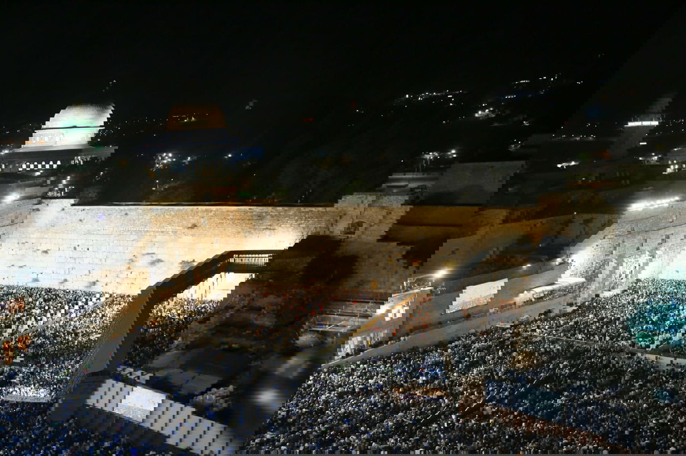 רבבות זעקו יחד את פיוטי הסליחות ברחבת הכותל המערבי