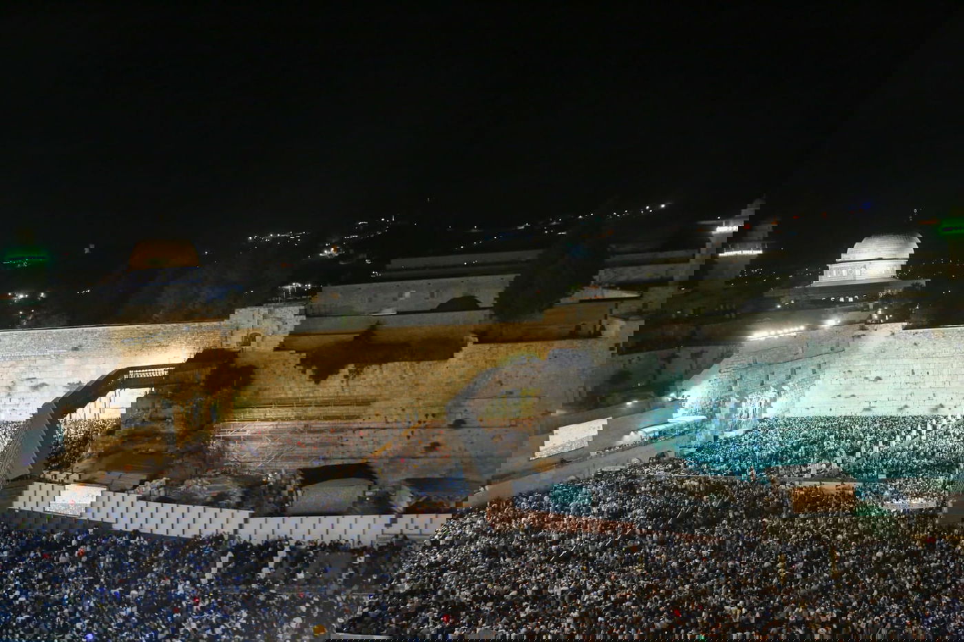 רבבות זעקו יחד את פיוטי הסליחות ברחבת הכותל המערבי