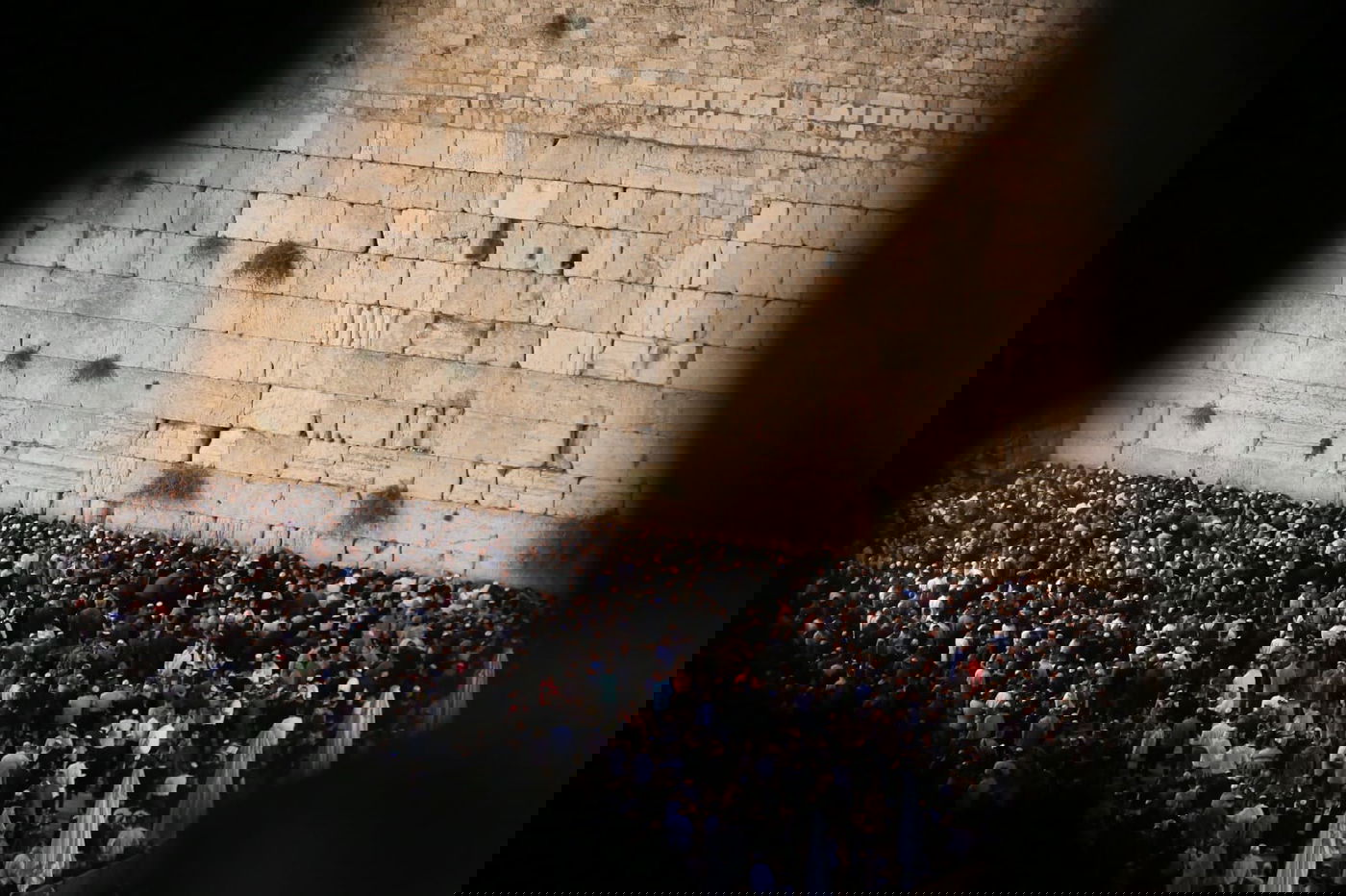 רבבות זעקו יחד את פיוטי הסליחות ברחבת הכותל המערבי