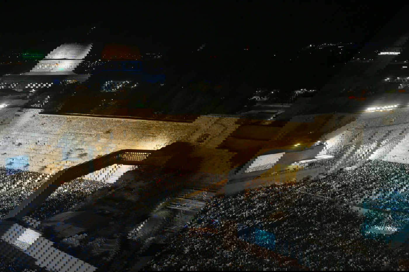 רבבות זעקו יחד את פיוטי הסליחות ברחבת הכותל המערבי