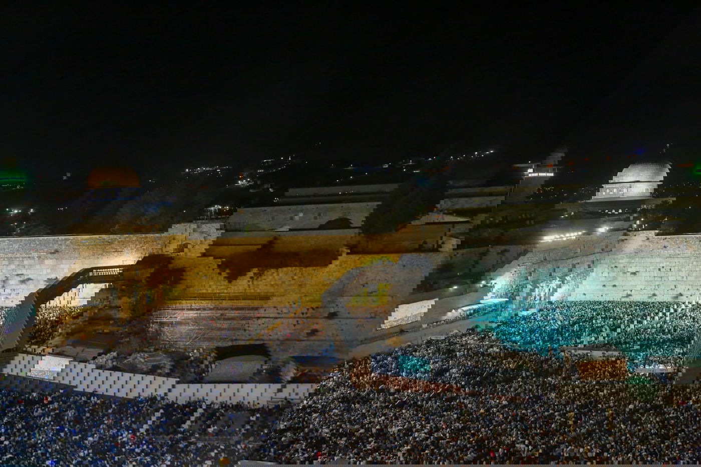 רבבות זעקו יחד את פיוטי הסליחות ברחבת הכותל המערבי