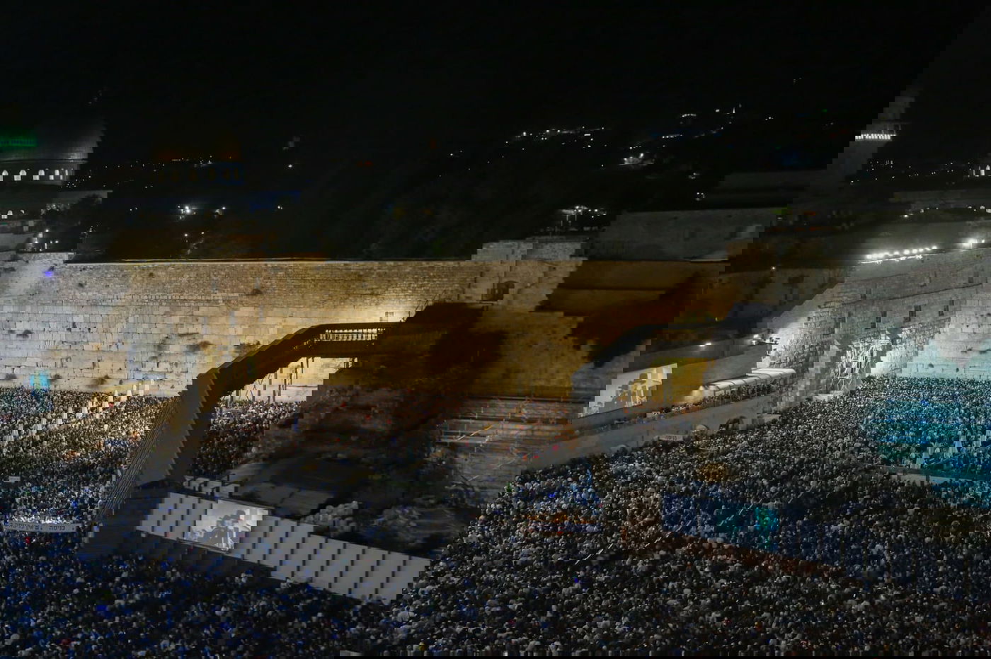 רבבות זעקו יחד את פיוטי הסליחות ברחבת הכותל המערבי