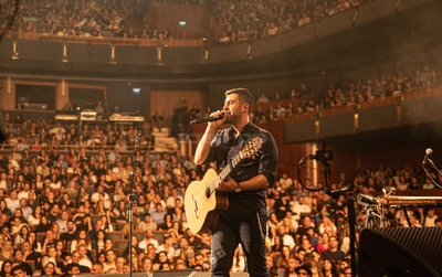 'זמר השנה' השיק את אלבומו החדש במופע