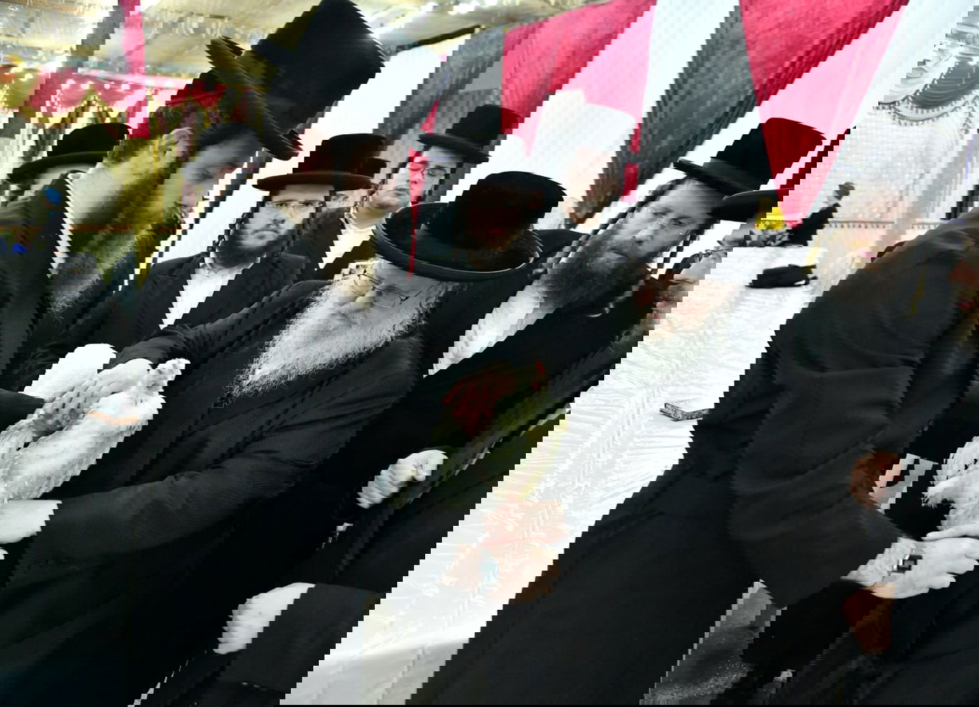 האדמו"ר מסאסוב במעמד 'כפרות' ושחיטה