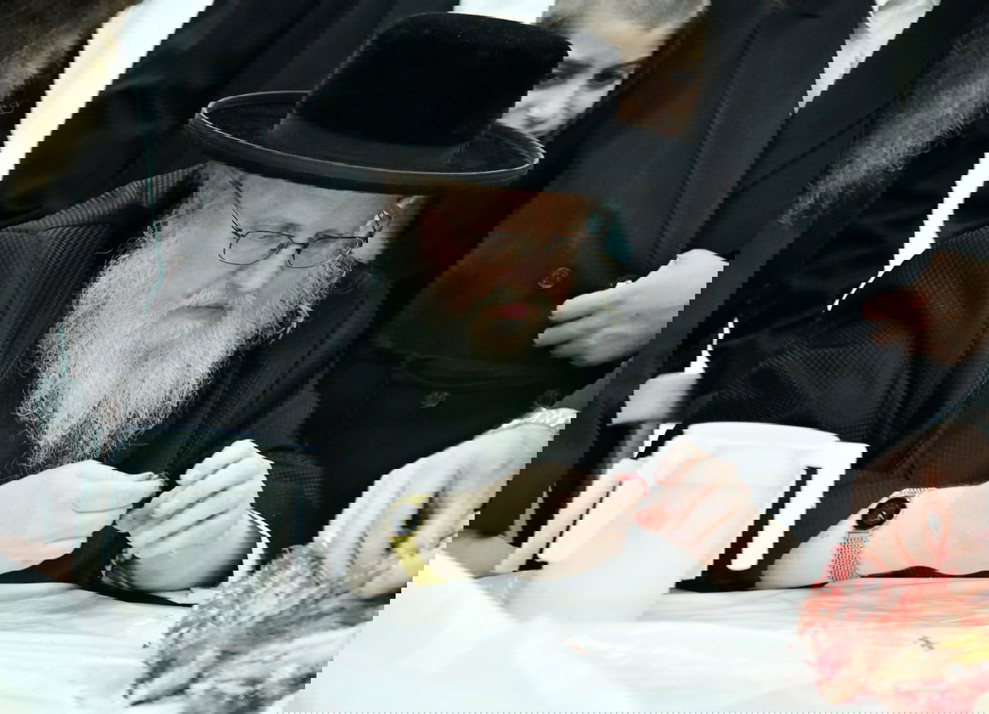 האדמו"ר מסאסוב במעמד 'כפרות' ושחיטה