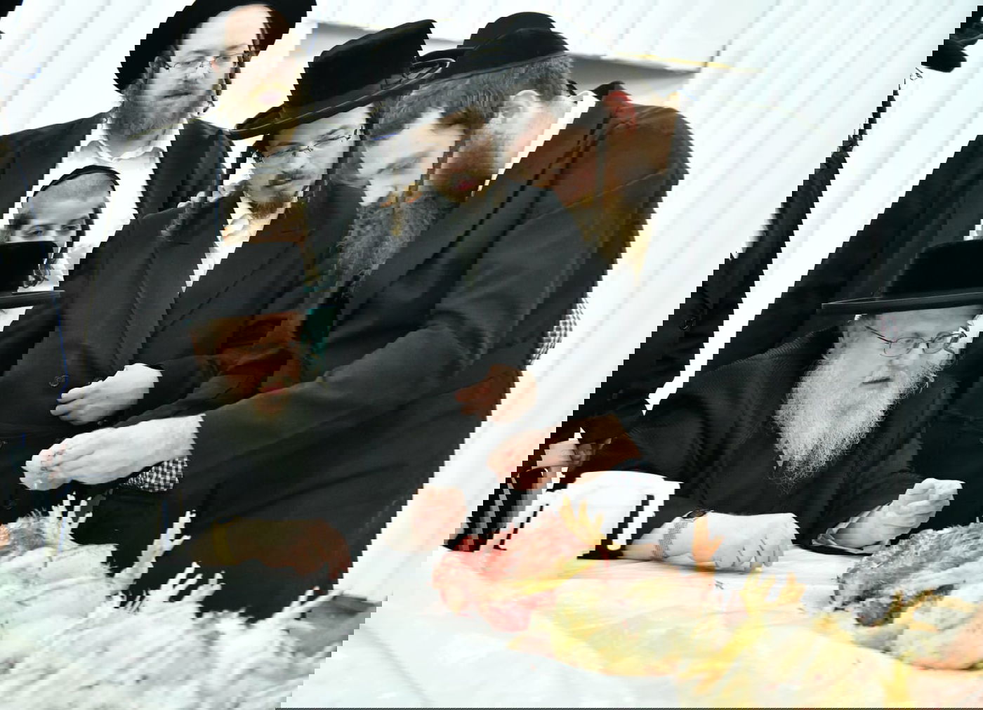 האדמו"ר מסאסוב במעמד 'כפרות' ושחיטה