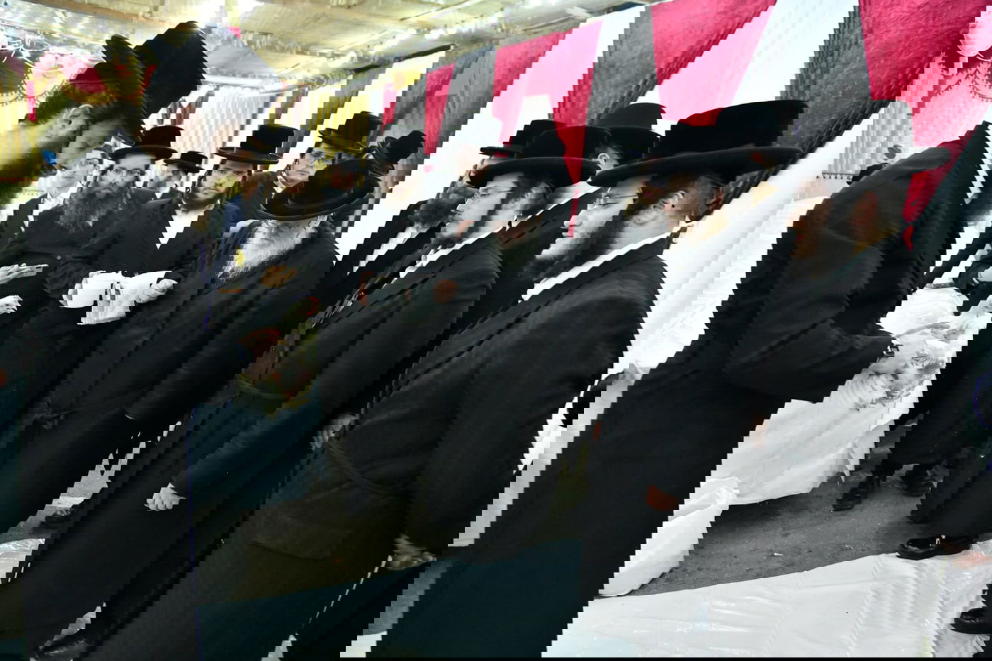 האדמו"ר מסאסוב במעמד 'כפרות' ושחיטה