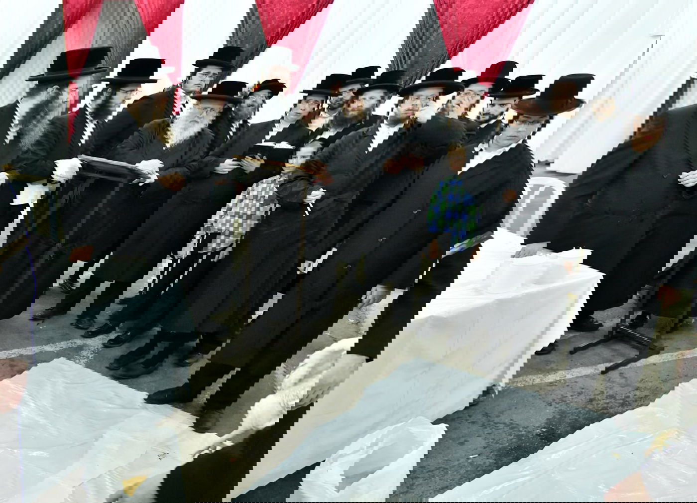 האדמו"ר מסאסוב במעמד 'כפרות' ושחיטה