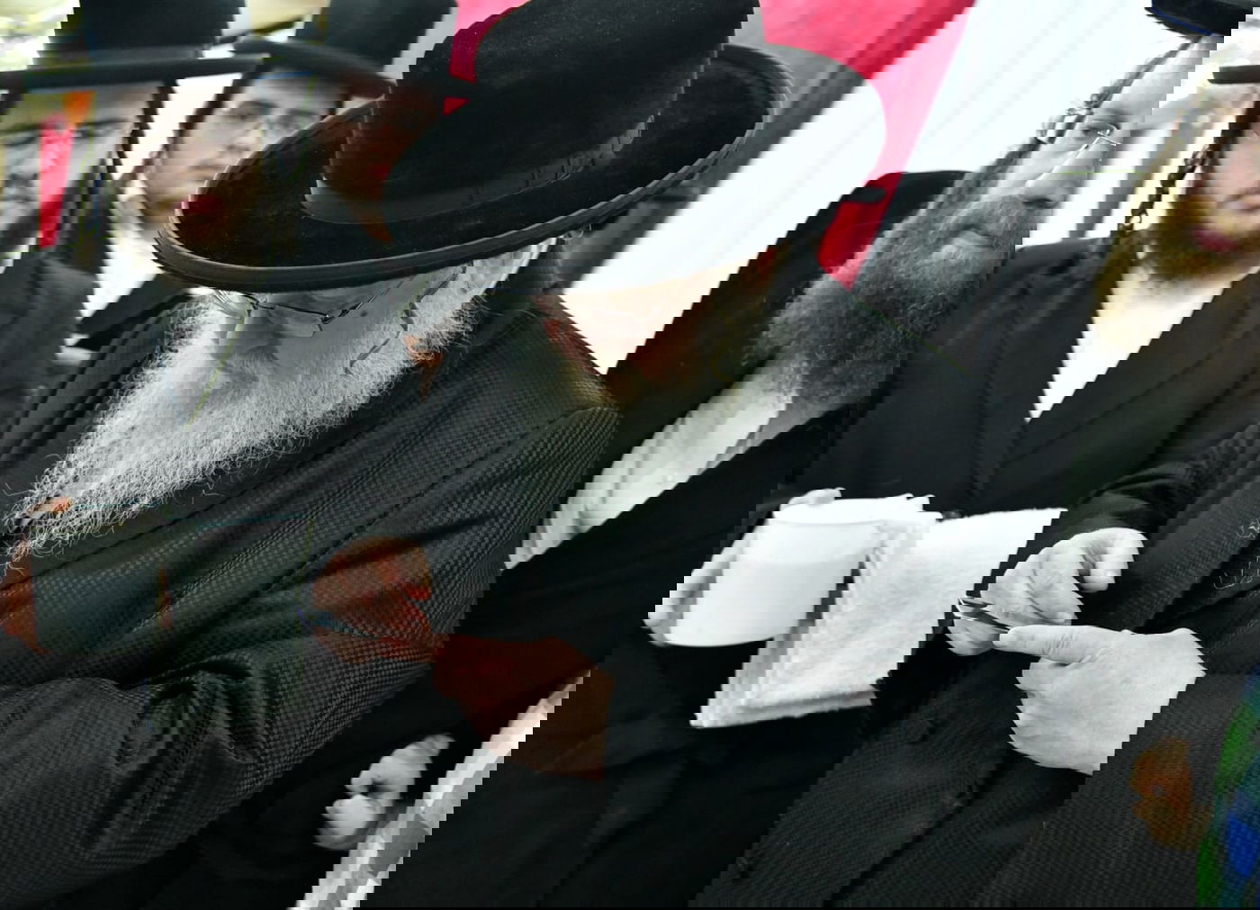 האדמו"ר מסאסוב במעמד 'כפרות' ושחיטה