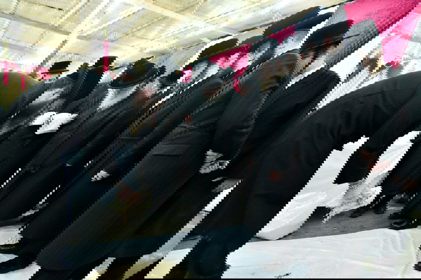 האדמו"ר מסאסוב במעמד 'כפרות' ושחיטה