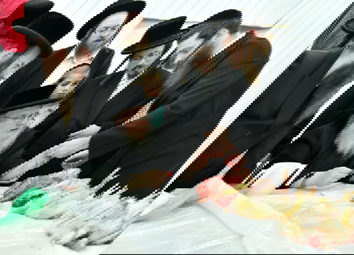 האדמו"ר מסאסוב במעמד 'כפרות' ושחיטה