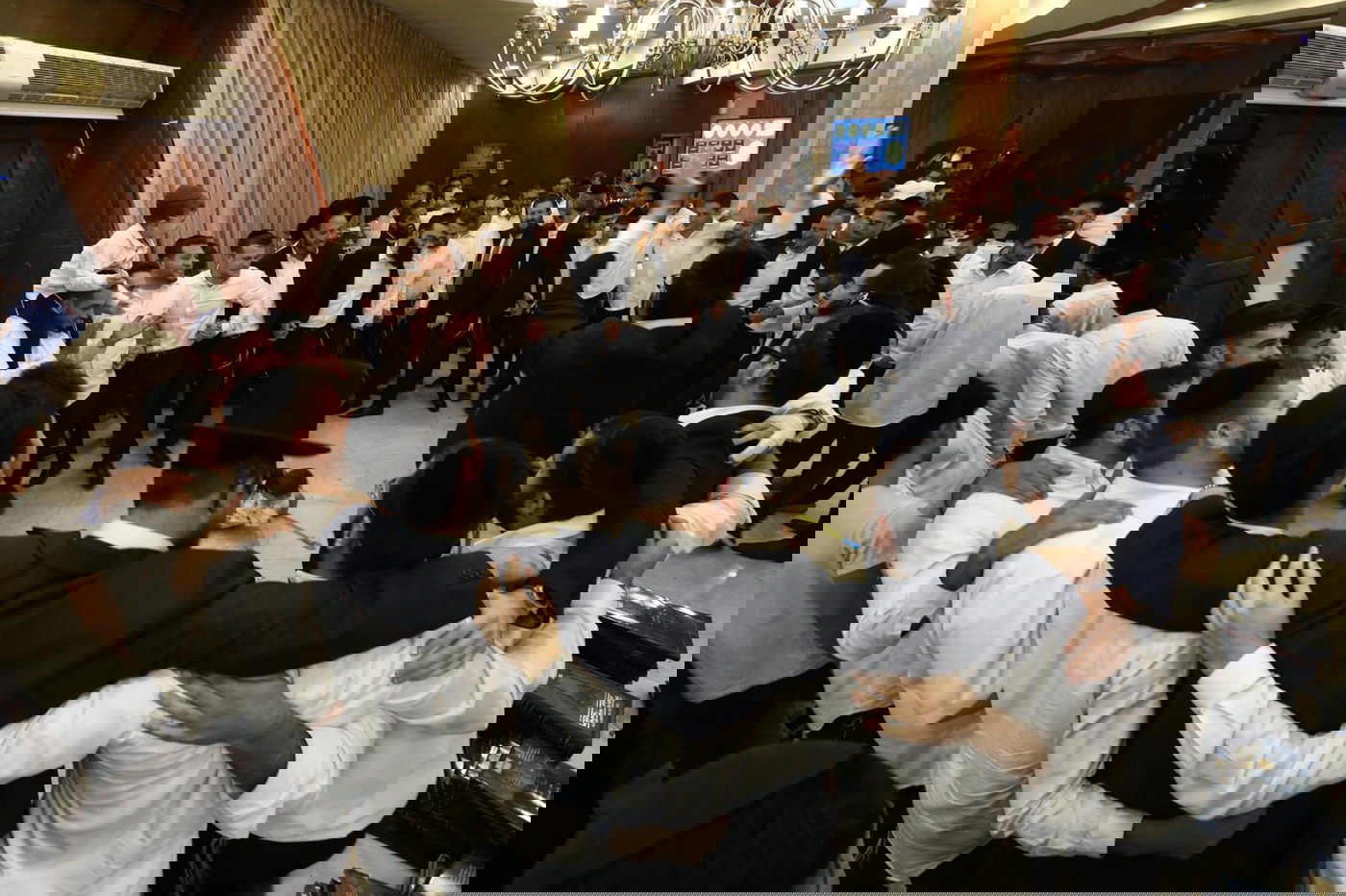 בערב כיפור: הבחורים קיבלו על עצמם לסיים את הש"ס