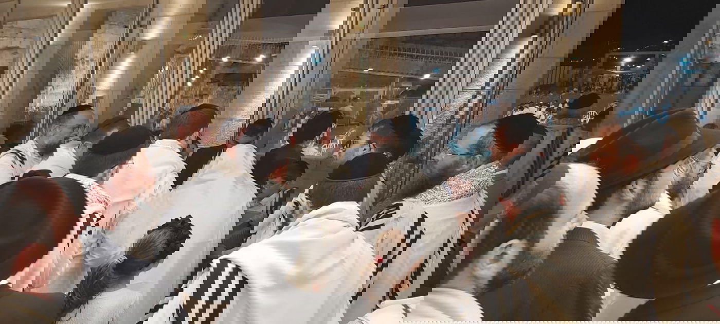 תיעוד מיוחד: מוצאי יום הכיפורים - בכותל המערבי