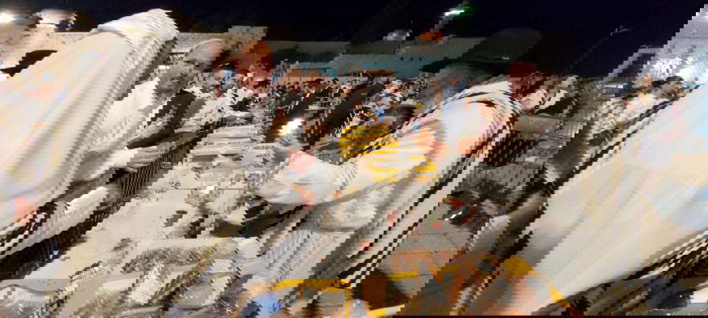 תיעוד מיוחד: מוצאי יום הכיפורים - בכותל המערבי