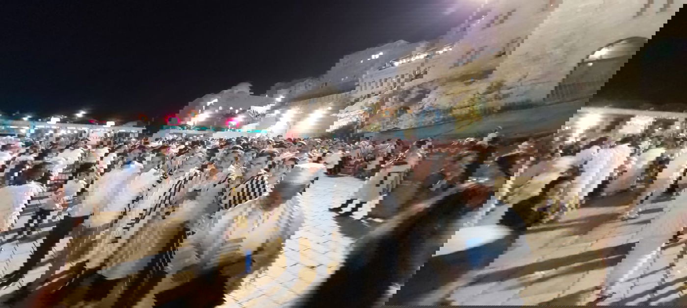 תיעוד מיוחד: מוצאי יום הכיפורים - בכותל המערבי