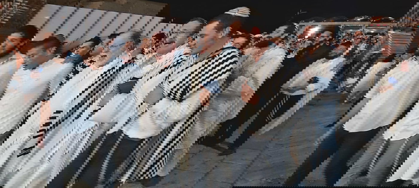 תיעוד מיוחד: מוצאי יום הכיפורים - בכותל המערבי