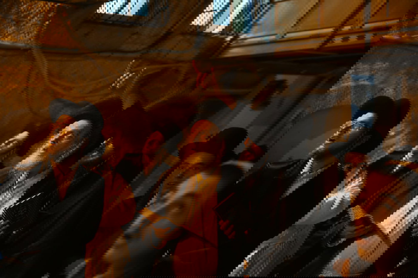 ד' מינים וסוכות: מוצאי כיפור - במאה שערים