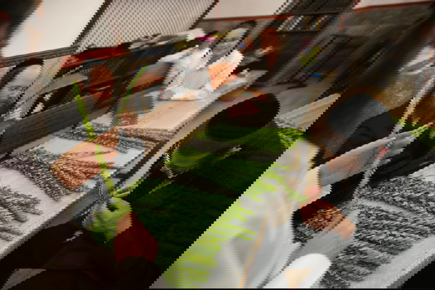 ד' מינים וסוכות: מוצאי כיפור - במאה שערים