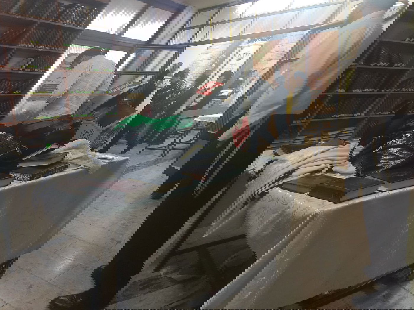 מקום נפילת החלון בבית הכנסת