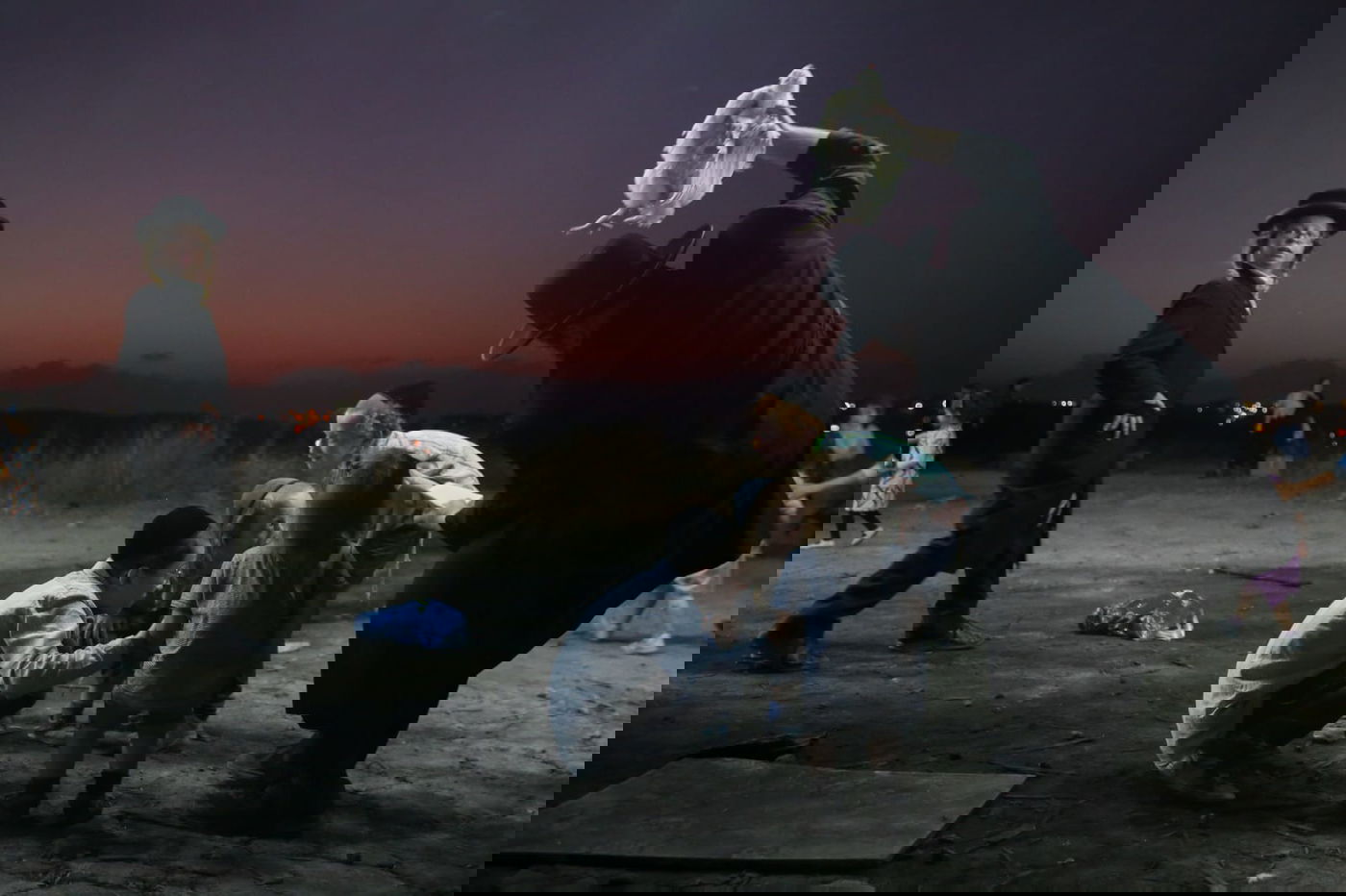 תמונת השבוע: ה'כפרות' של המשפחה הגוראית על צלע ההר