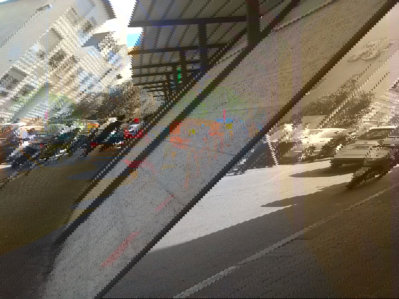 מחוץ לזירת האירוע