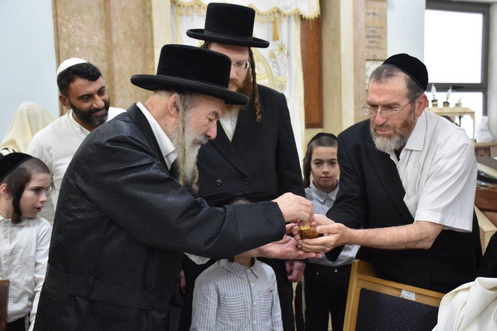 אשלג: ה'טיש יארצייט' שולב עם סעודת 'שלישי למילה'