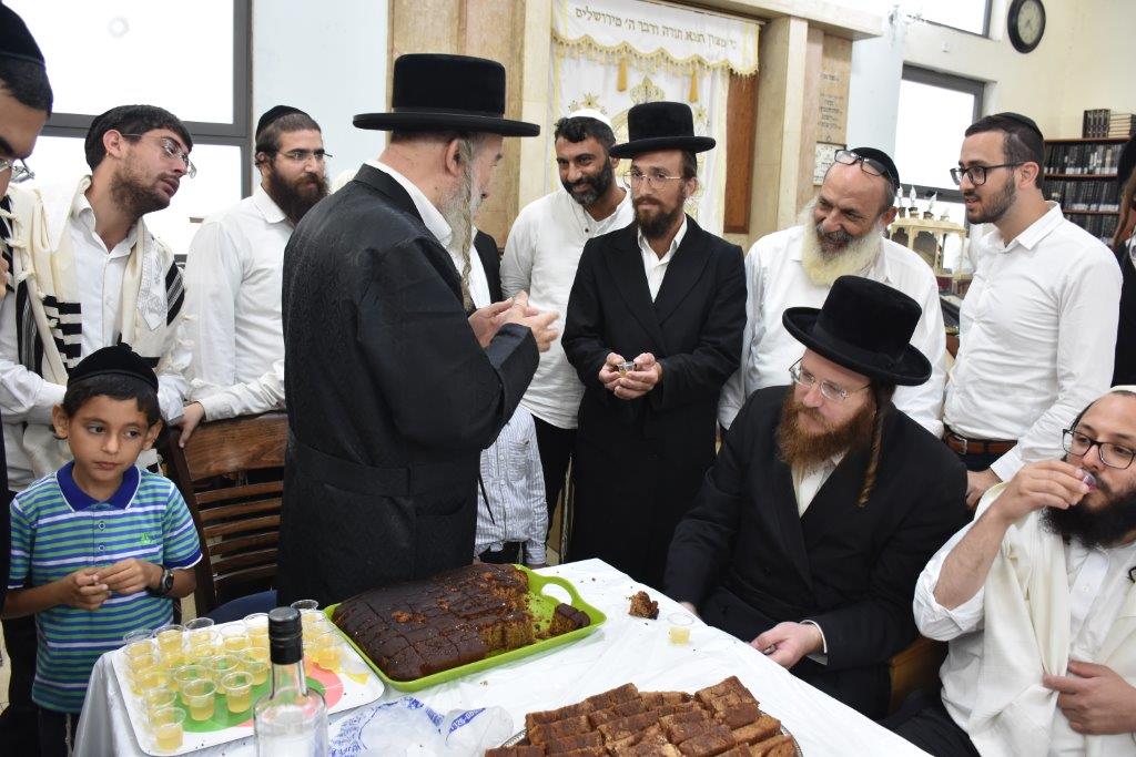 אשלג: ה'טיש יארצייט' שולב עם סעודת 'שלישי למילה'