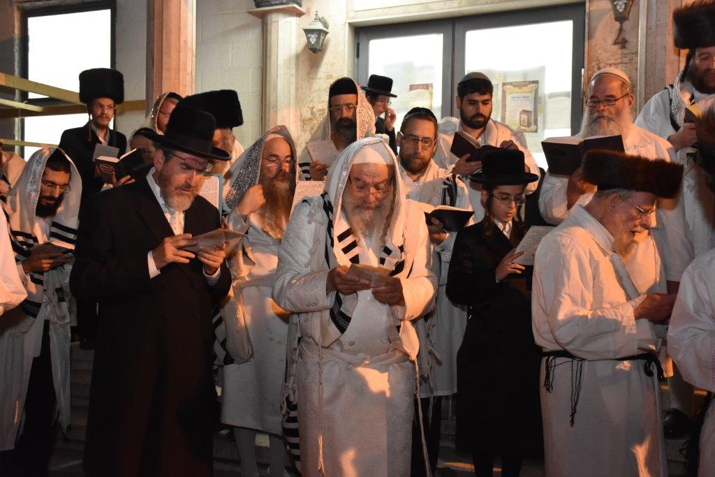 אשלג: ה'טיש יארצייט' שולב עם סעודת 'שלישי למילה'