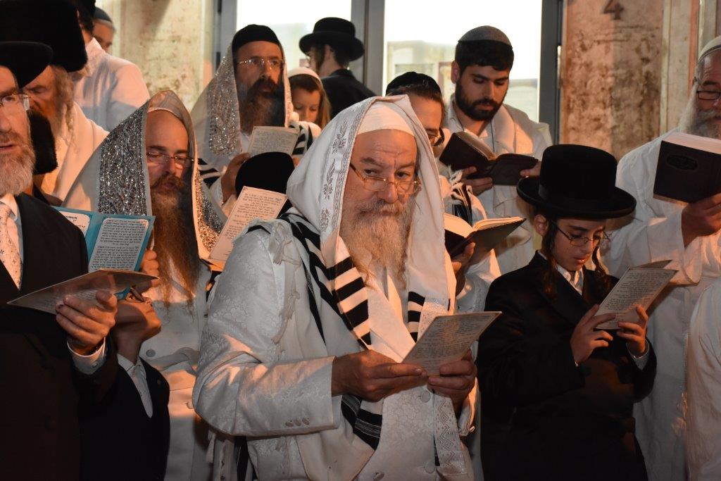 אשלג: ה'טיש יארצייט' שולב עם סעודת 'שלישי למילה'