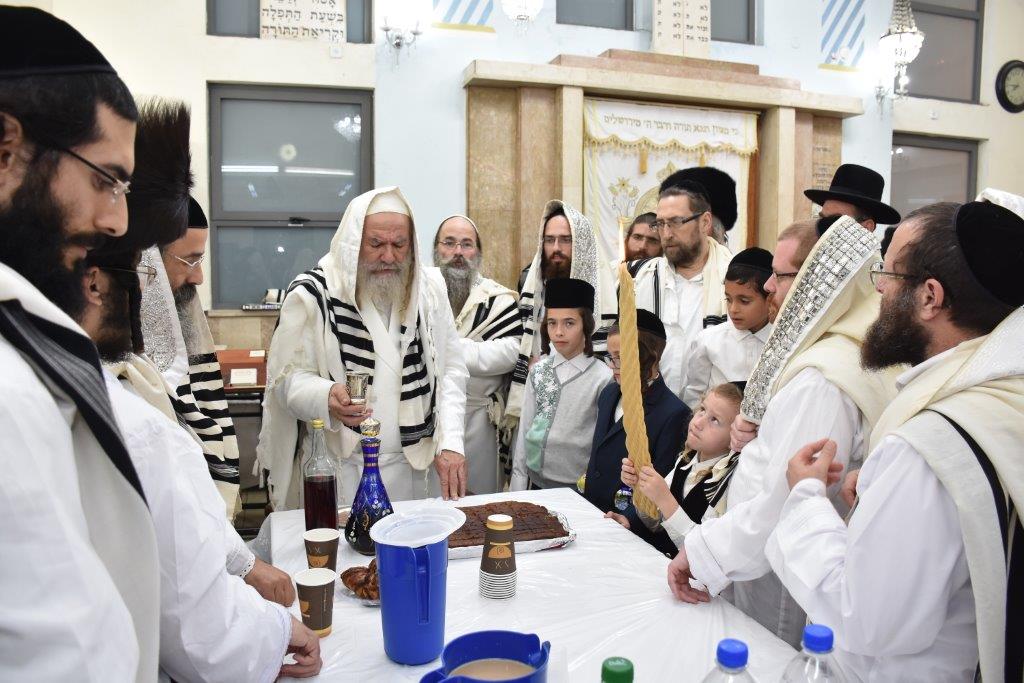 אשלג: ה'טיש יארצייט' שולב עם סעודת 'שלישי למילה'