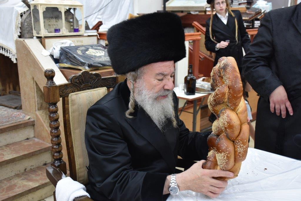 אשלג: ה'טיש יארצייט' שולב עם סעודת 'שלישי למילה'