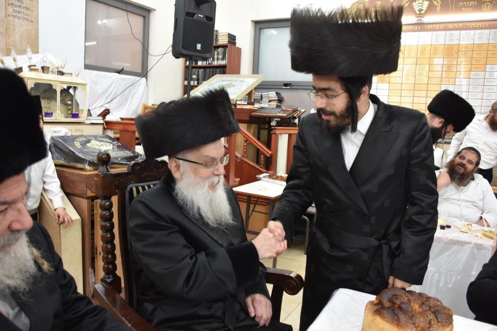 אשלג: ה'טיש יארצייט' שולב עם סעודת 'שלישי למילה'