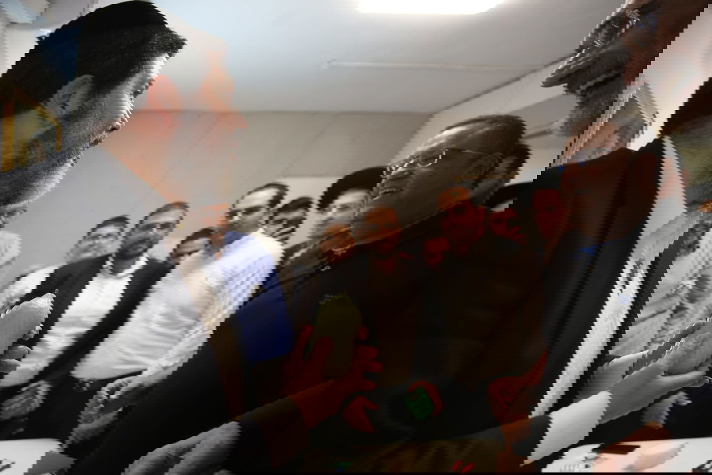 משה ליאון בחר אתרוג אצל הרב אופיר מלכה