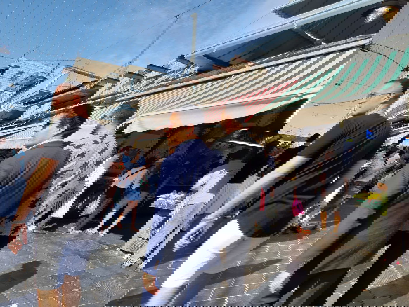 הזמר ליאור נרקיס רכש בשוק ארבעת המינים