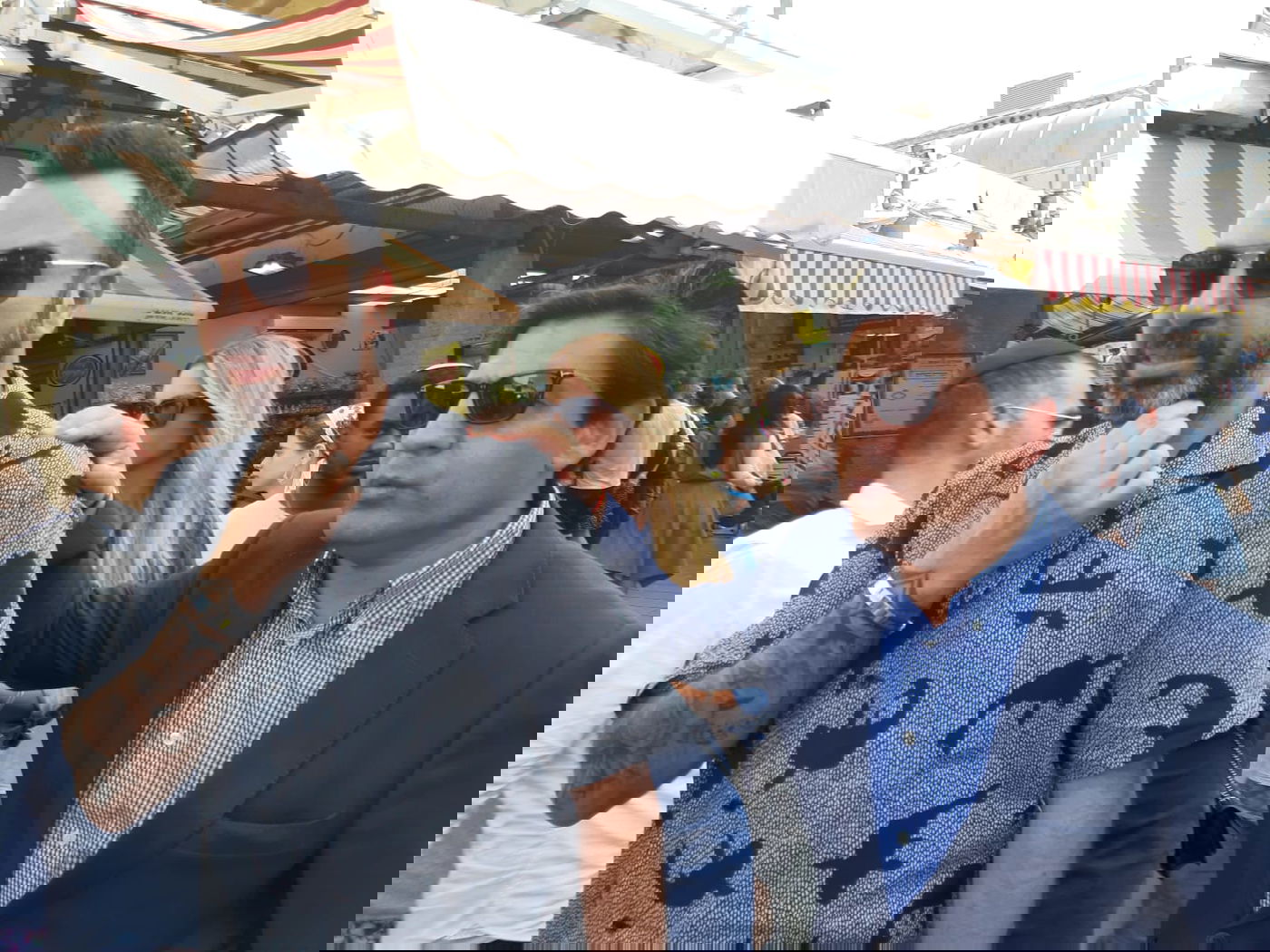 הזמר ליאור נרקיס רכש בשוק ארבעת המינים