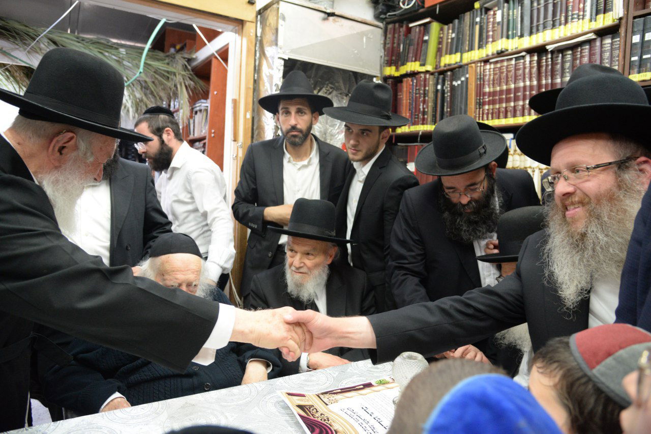 צפו: הגר"מ סילמן הוכתר בבית שר התורה 