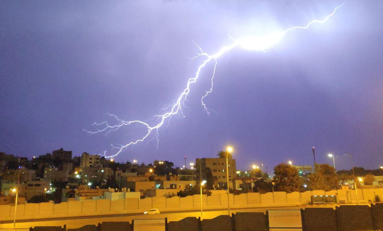 ברק, אמש בשכונת בית צפפא