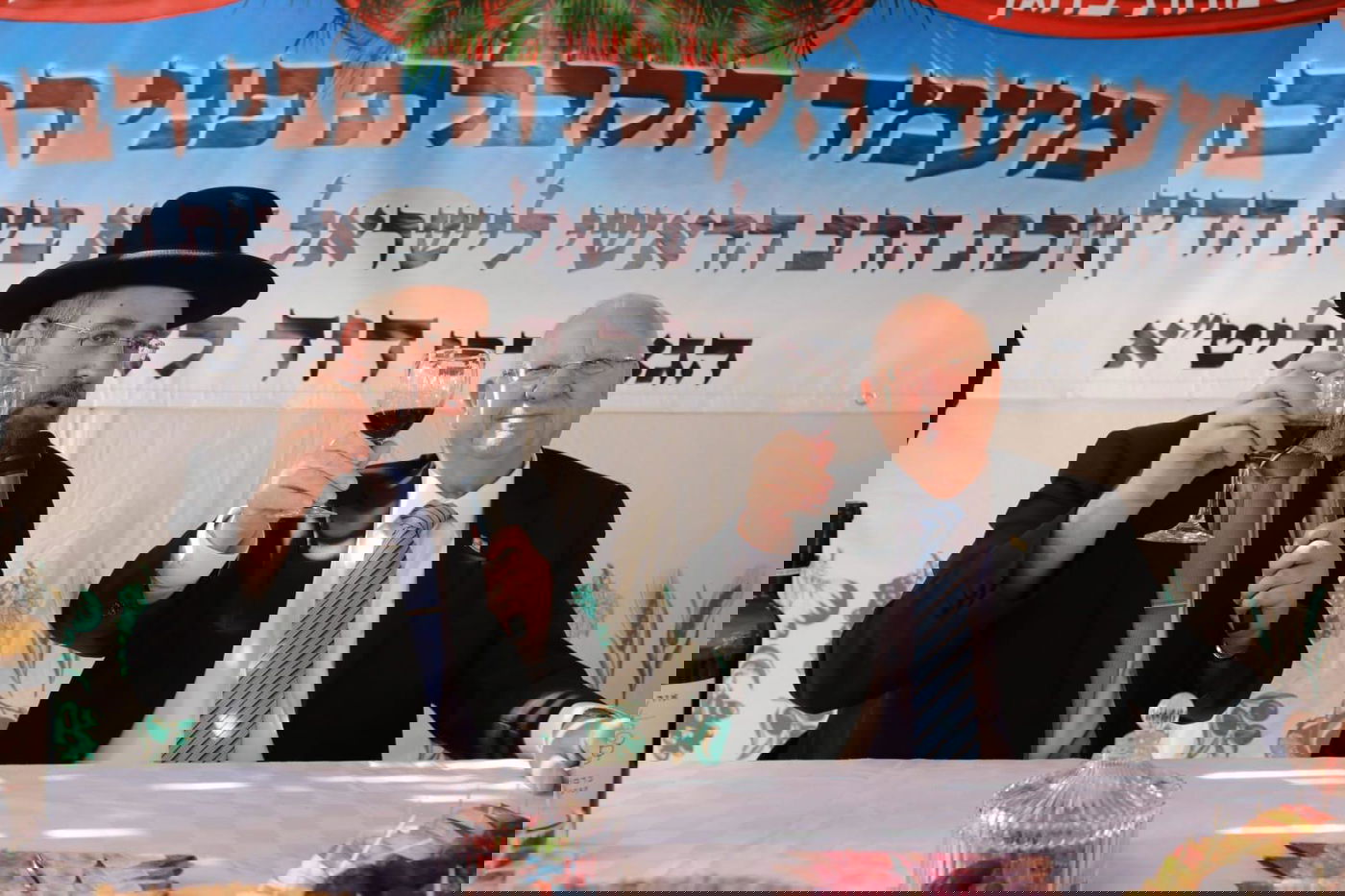 נשיא המדינה ביקר בסוכות הרבנים הראשיים