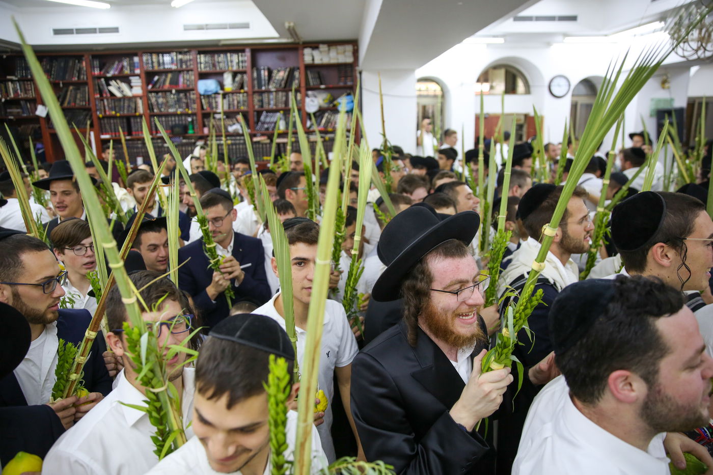 ה'הלל' של רש"י: בשירה ובריקודים • תיעוד