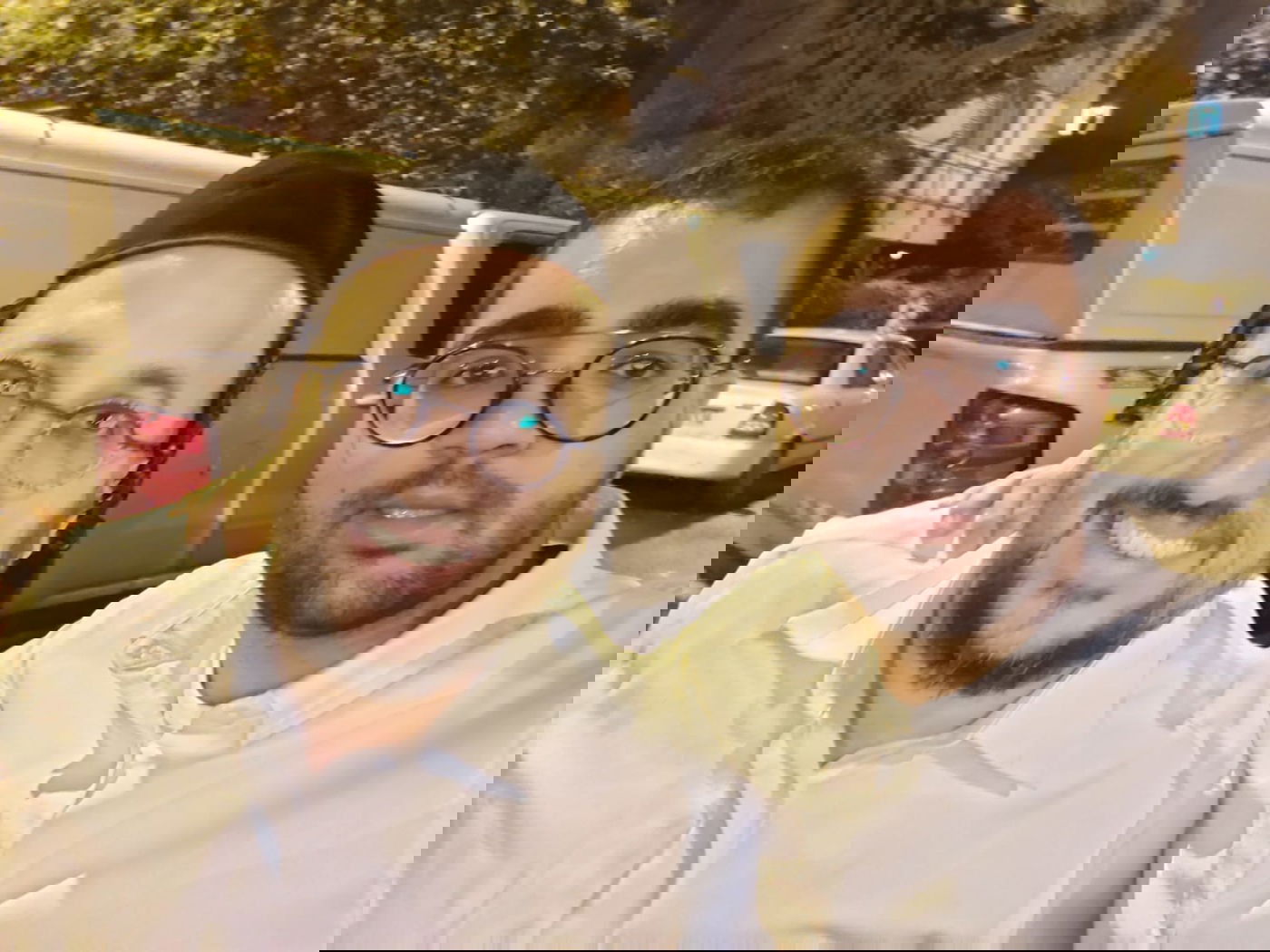 שמלצר עם כותב השורות