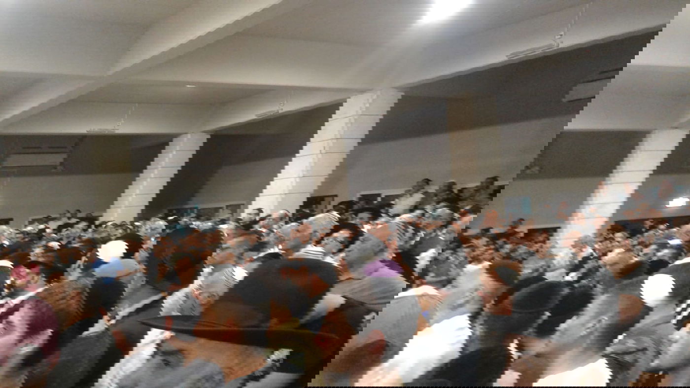 הלוויה כואבת - ללא הספדים, לאשר בן ה-14