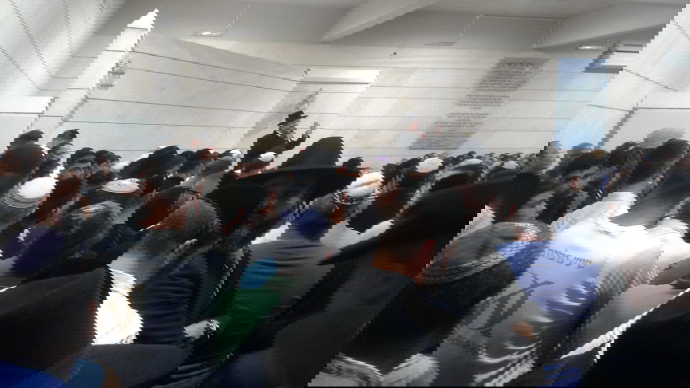 הלוויה כואבת - ללא הספדים, לאשר בן ה-14