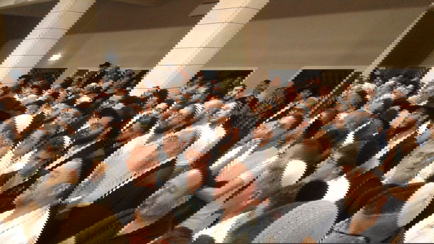 הלוויה כואבת - ללא הספדים, לאשר בן ה-14