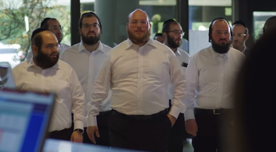 מקהלת 'ידידים' וילד הפלא יוסי לקס: י-ה ריבון